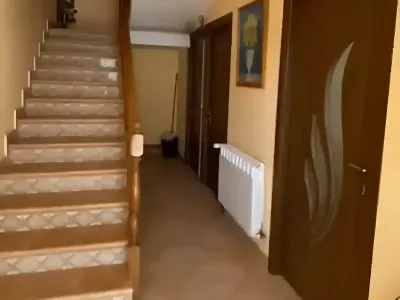 hol cu scari casa vanzare cumparare Vișeu de Sus Maramureș